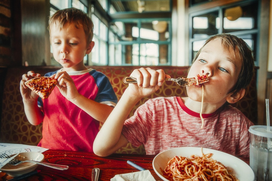 Como ensinar seu filho a comer consciente