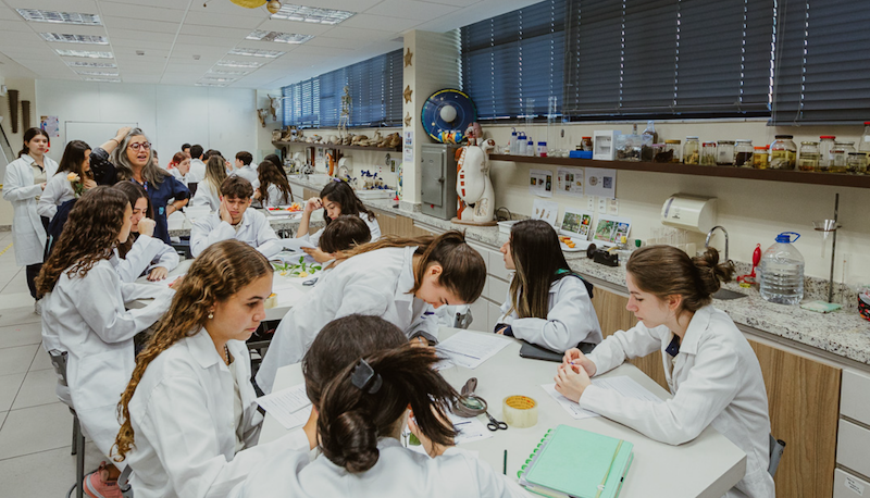 Alunos do Ensino Médio do Instituto Gaylussac
