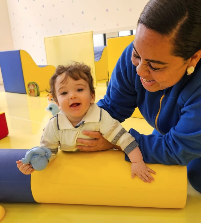 Desenvolvimento dos bebês: a combinação entre carinho e estímulo que faz a diferença