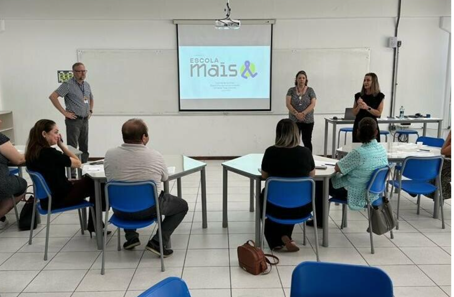 Qual é a importância da participação da família na comunidade escolar?