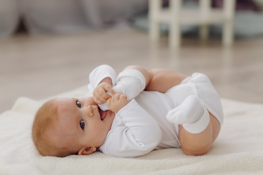 Devo escolher babá ou escola?