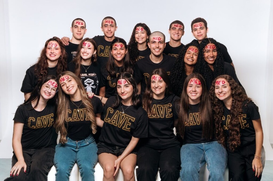 Colégio CAVE conquista 25 aprovações em Medicina em universidades federais e celebra 1º lugar geral no PISM/UFJF