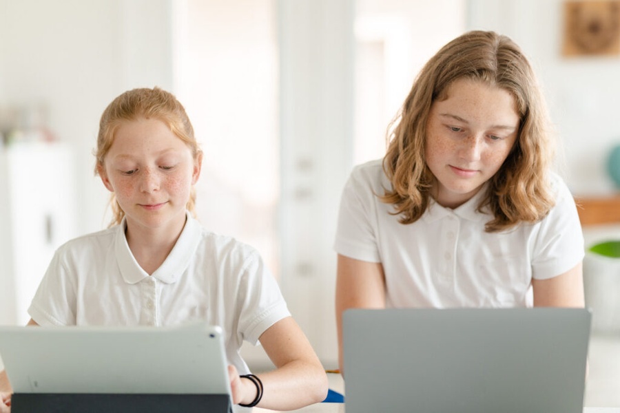 Tecnologia no currículo escolar: preparando os jovens para o futuro