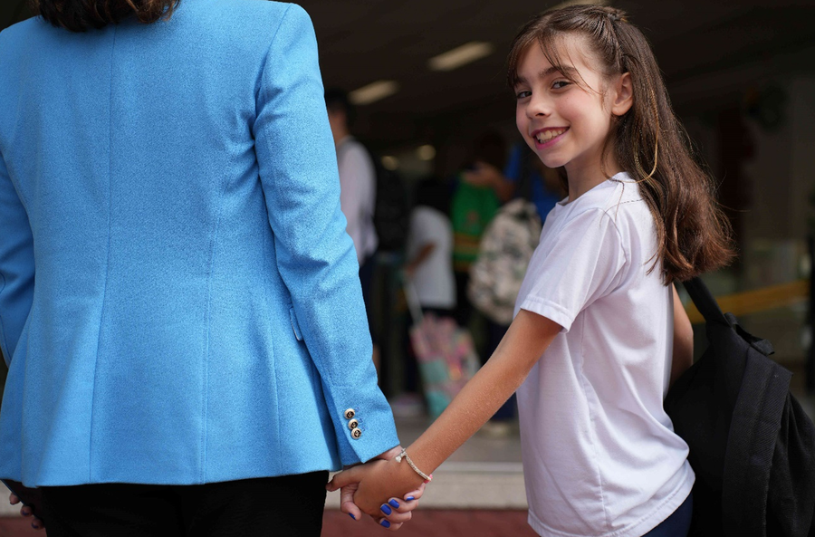 mãe e filha no Poliedro Colégio