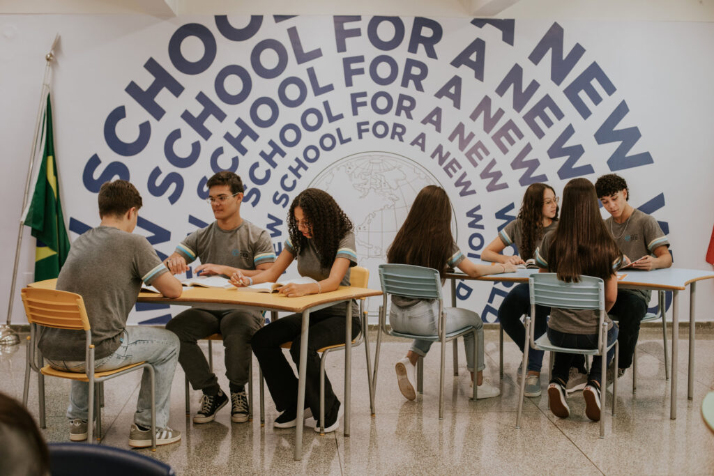 Desenvolvimento de Competências no Ambiente Escolar: Inteligência Emocional e Pensamento Crítico